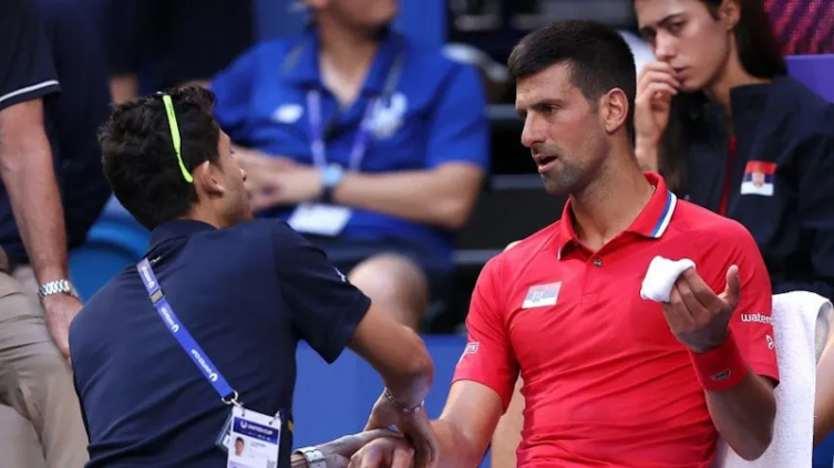 Djokovic sigue con problemas en su muñeca y enciende las alarmas antes del Australian Open