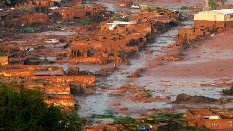 Brasil: mineras deben pagar multas millonarias por causar un “desastre ambiental” - Hoy En la noticia
