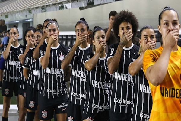 El fútbol femenino se rebeló contra un entrenador de fútbol acusado de 19 de acosos a jugadoras - Rosario3