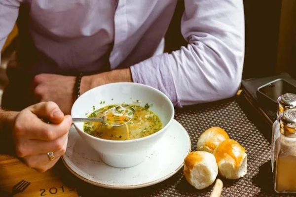 5 recetas de sopas anti frío y gripe para sobrevivir al invierno - Crónica
