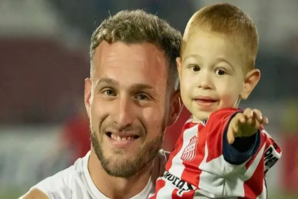 “Un riñón para Pipe”: la emocionante campaña de un jugador de Deportivo Riestra por su hijo que encolumnó al fútbol argentino - Infobae