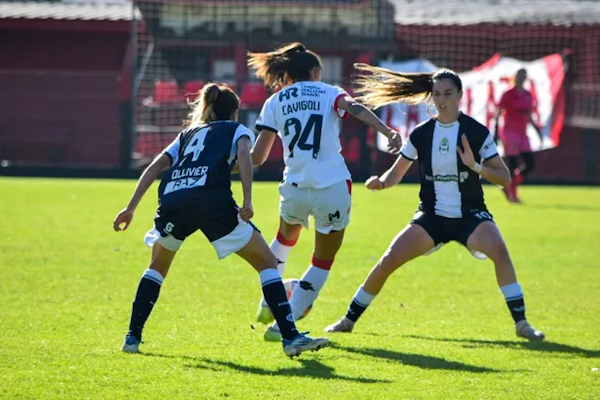 Newell ´s perdió ante Gimnasia en el fútbol femenino y sumó su tercera derrota consecutiva - LA CAPITAL