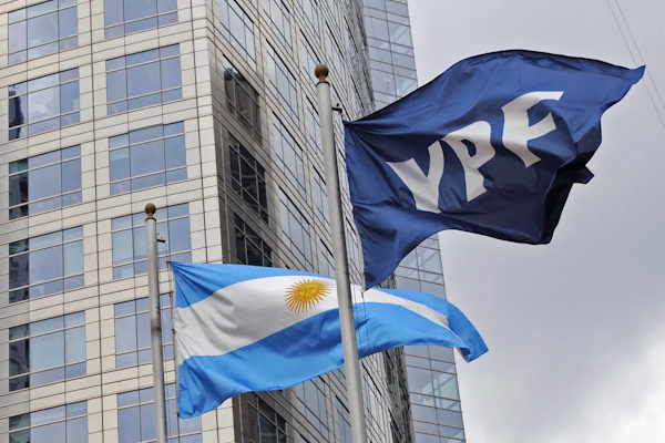 YPF anunció que seguirá con la construcción de la planta de GNL en Río Negro - Fotografía: NA/Juan Vargas-Archivo