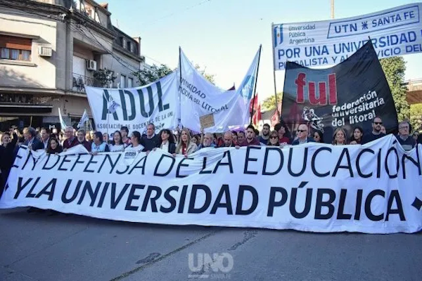 Paro universitario nacional: docentes harán una huelga de una semana en todo el país. - José Busiemi