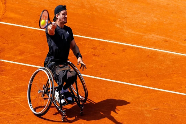 Roland Garros: Gusti Fernández inició su 14° participación con victoria. - Foto: @gustifernandez4