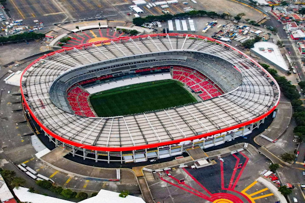 Incertidumbre en México por manifestaciones en accesos del Estadio Azteca previo a la inauguración del Mundial. - NA