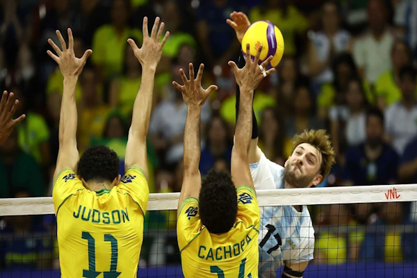 Argentina jugó un partidazo, pero Brasil se lo dio vuelta y cayó en el tie break. Foto: VNL.