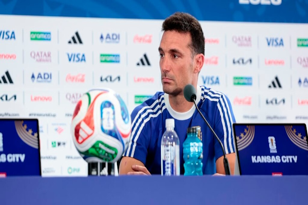 La formación que eligió Scaloni para el debut de la selección argentina en el Mundial con una sorpresa en la defensa. - Infobae