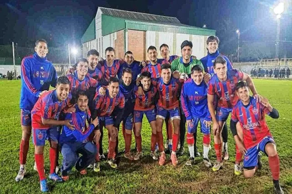 La Perla ganó y continúa al frente del Apertura José Luis Burtovoy. - Fotos gentileza Fútbol de Santa Fe.
