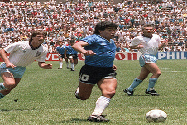 El mejor gol, el mejor relato y los dos medios que no le pusieron 10 puntos a Maradona: a 40 años del partido inmortal - Infobae