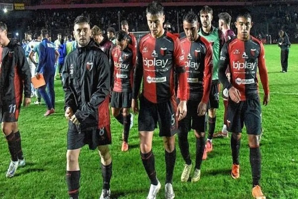 Colón pretende incorporar un defensor y suena el nombre de un campeón. - UNO Santa Fe / José Busiemi
