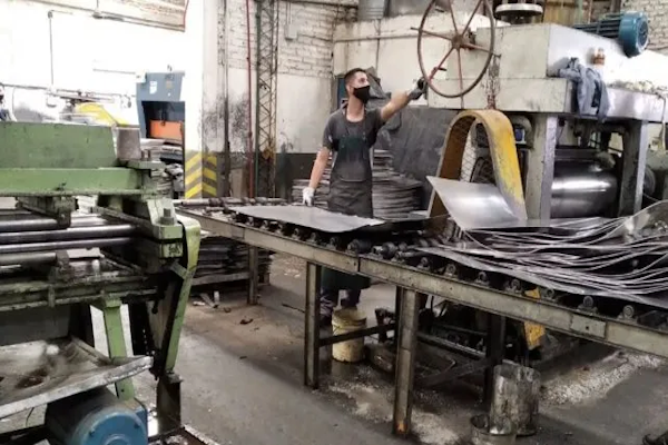 La industria metalúrgica santafesina opera al 40% de su capacidad por la falta de consumo interno. - UNO Santa Fe