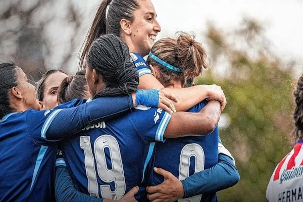 Unión otra vez se descuidó en el final, ahora perdió ante Racing y no levanta. - @RacingClub