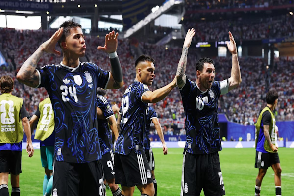 La Selección argentina le ganó un partido para el infarto a Inglaterra y se metió en la gran final del Mundial 2026. - Foto: Agencia NA (Florencia Arroyos)