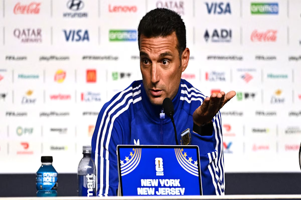 16 frases de Scaloni: su abrazo con Messi tras ganarle a Inglaterra y el emotivo mensaje al plantel a dos días de enfrentar a España. - Infobae