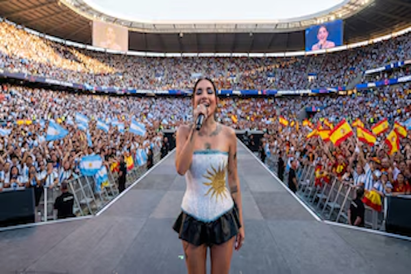 María Becerra será la encargada de cantar el himno argentino en la final ante España. - TELESHOW
