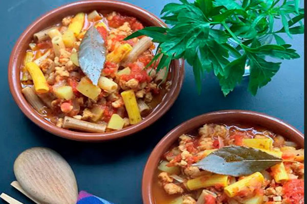 Guiso carrero con fideos o con arroz, la receta paso a paso de un clásico anti frío - Revista Pronto