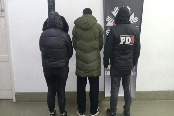Villa Gobernador Gálvez: Dos personas detenidas y más de un kilo y medio de marihuana secuestradas en allanamiento por microtráfico - Prensa GSF