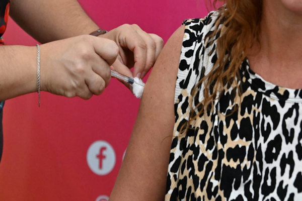La campaña continúa de manera gratuita, en centros de salud y hospitales públicos con vacunatorio.- Prensa GSF